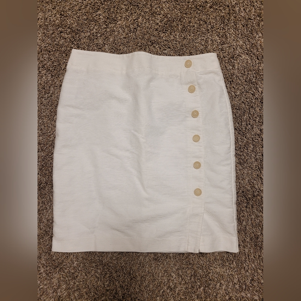 White pencil skirt with buttons